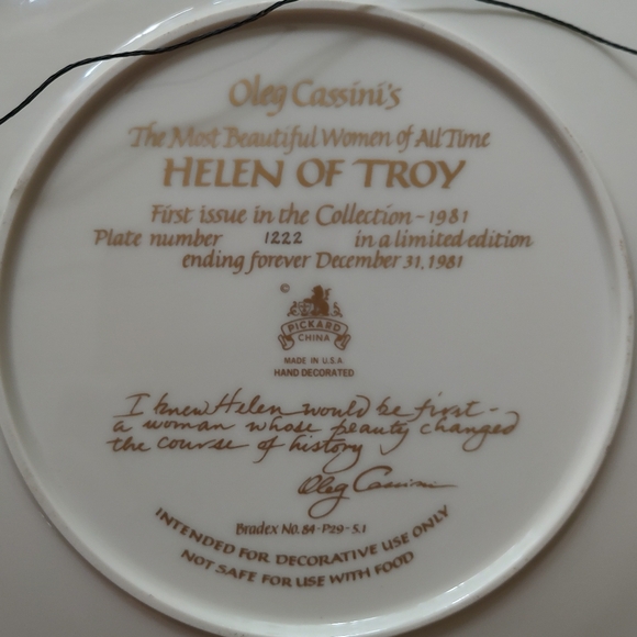 Oleg Cassini Helen of Troy Vintage Collectors Plate in Wood Frame - Picture 3 of 6